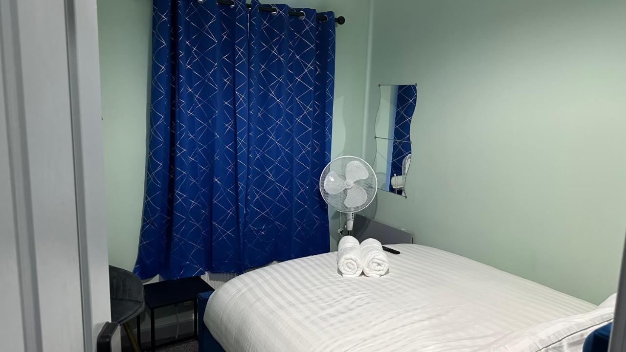 Homestay In Уолсолл Экстерьер фото