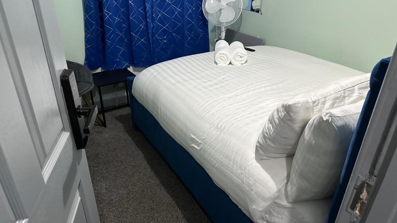 Homestay In Уолсолл Экстерьер фото
