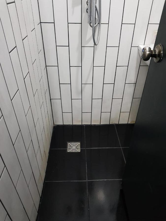 Homestay In Уолсолл Экстерьер фото